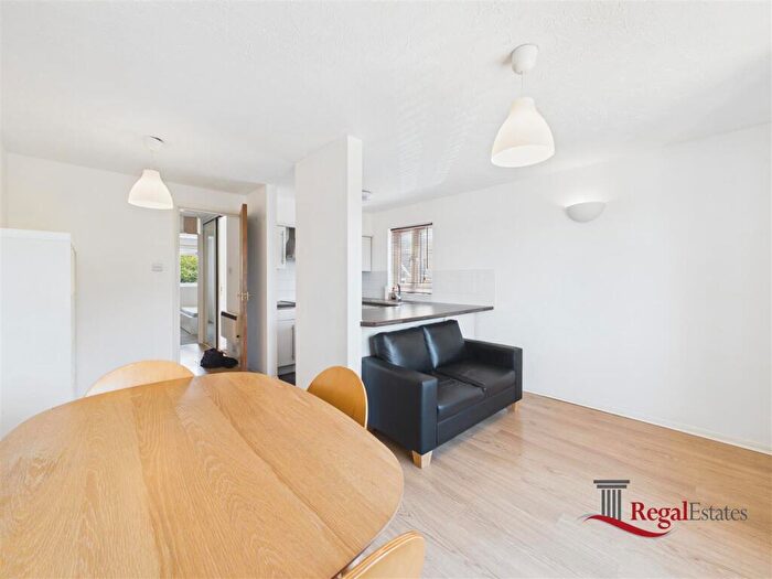 1 Bedroom Flat To Rent In Alexander House, Broadfields Way, NW10