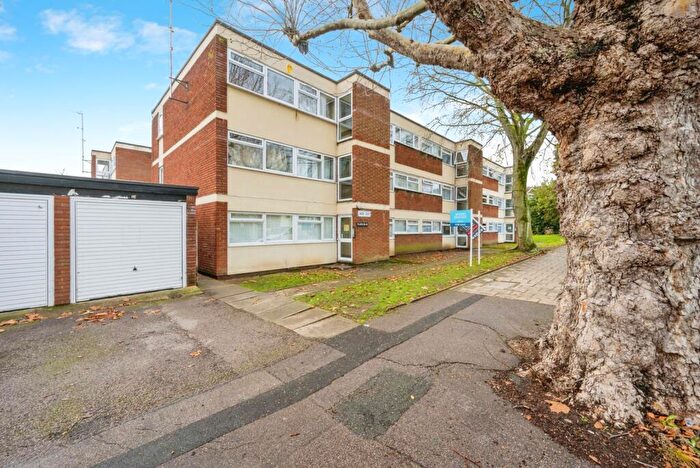 2 Bedroom Flat For Sale In Linden Road, Bedford, Bedfordshire, MK40
