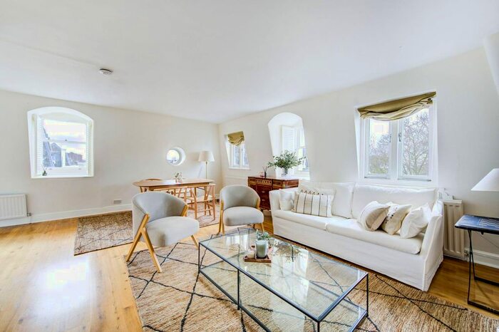 2 Bedroom Flat To Rent In Redcliffe Square, Chelsea, London, SW10