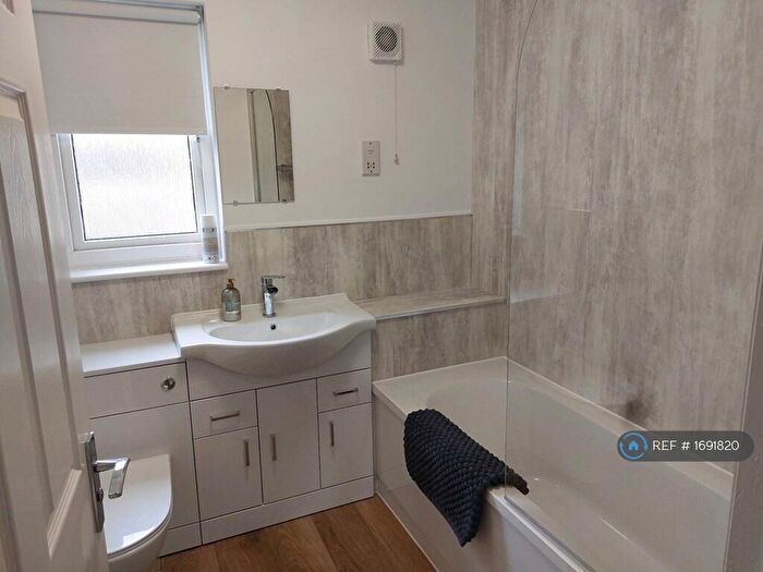 2 Bedroom Flat To Rent In Furcheons Park, Edinburgh, EH8