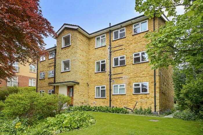 2 Bedroom Flat To Rent In Culworth House, West Road, Guildford, GU1