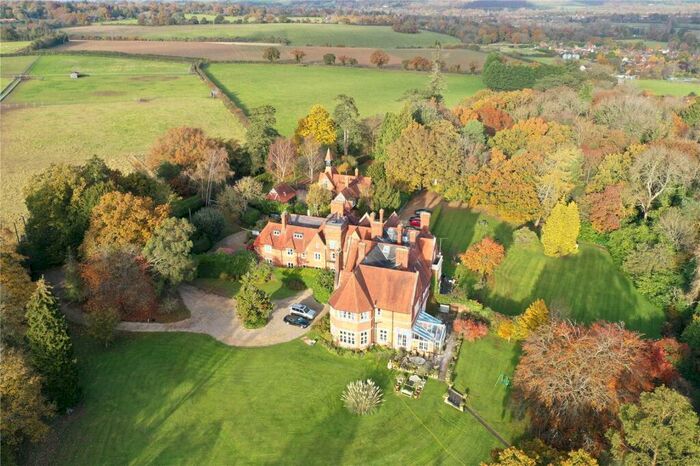 2 Bedroom Apartment For Sale In Tidmarsh Lane, Tidmarsh, Reading, Berkshire, RG8