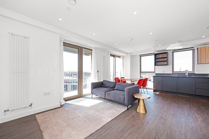 2 Bedroom Flat To Rent In Western Gateway, London, E16