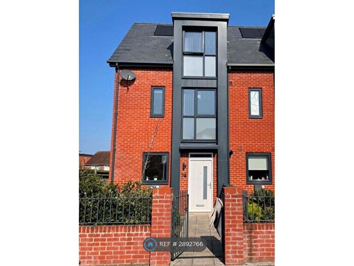4 Bedroom End Terrace House To Rent In Station Road, Burgess Hill, RH15