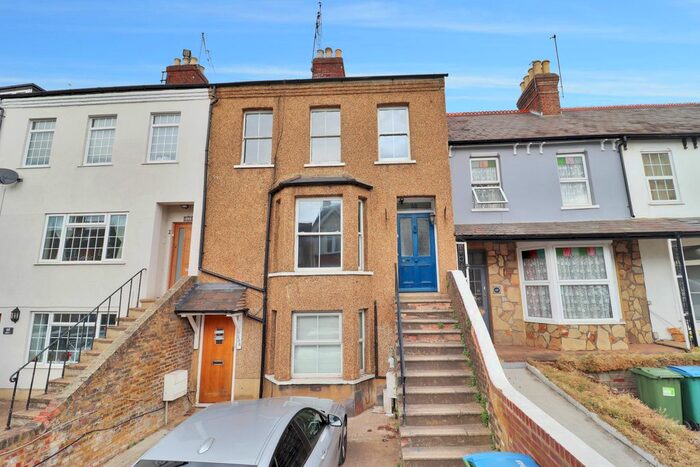 2 Bedroom Flat To Rent In Chalk Hill, Watford, Hertfordshire, WD19