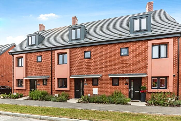 4 Bedroom Town House For Sale In Heritage Road, Kingsnorth, Ashford, TN25