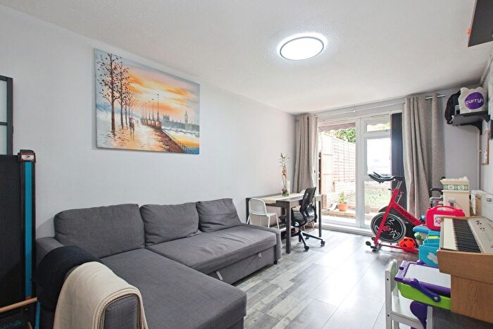 1 Bedroom Flat For Sale In Gorman Road, London, London, SE18