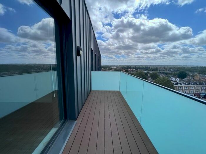 2 Bedroom Flat To Rent In Chiswick High Road, London, W4