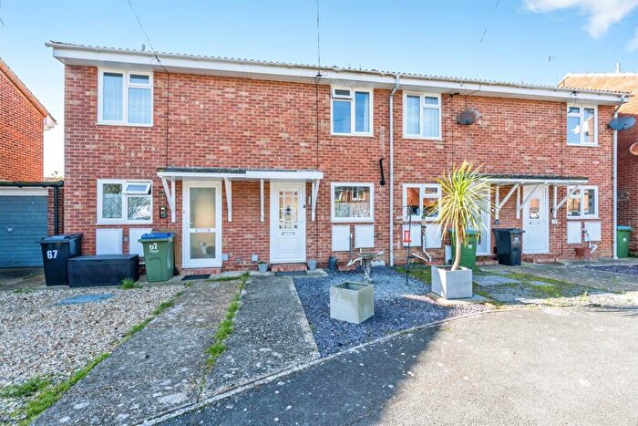 2 Bedroom Terraced House For Sale In Stoneage Close, Bognor Regis, PO22