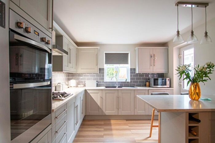 4 Bedroom Detached House For Sale In Warkworth Close, Banbury, OX16