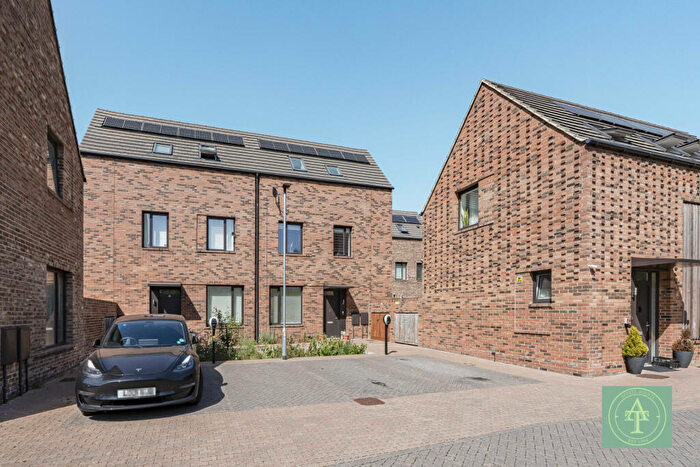 3 Bedroom Semi-Detached House For Sale In Sayersbury Way, London, N9