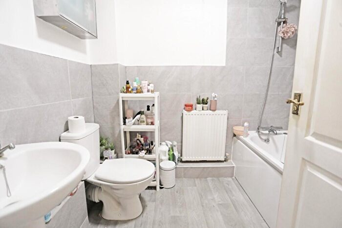 1 Bedroom Flat For Sale In Cranberry Lane, London, E16