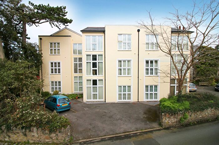 2 Bedroom Flat To Rent In Courtenay Park Road, Newton Abbot, TQ12