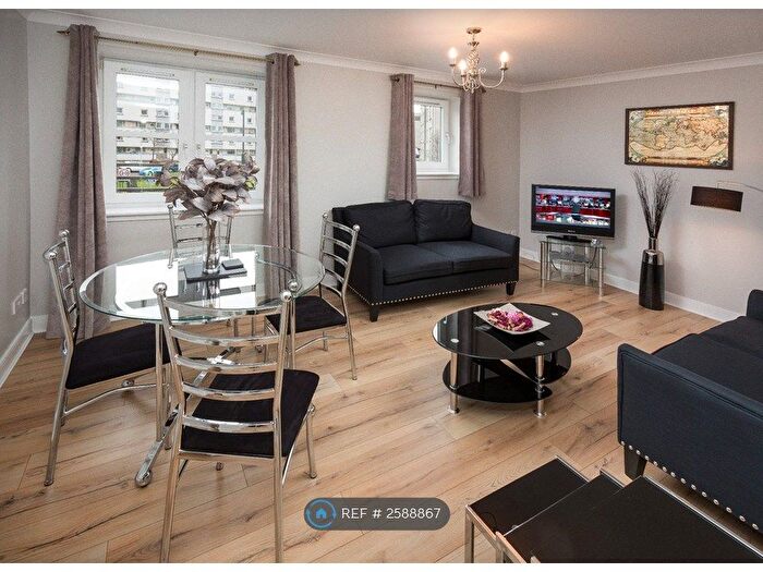 2 Bedroom Flat To Rent In Holyrood Road, Edinburgh, EH8