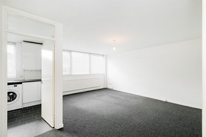 2 Bedroom Flat For Sale In Marlborough Road, Chingford, E4
