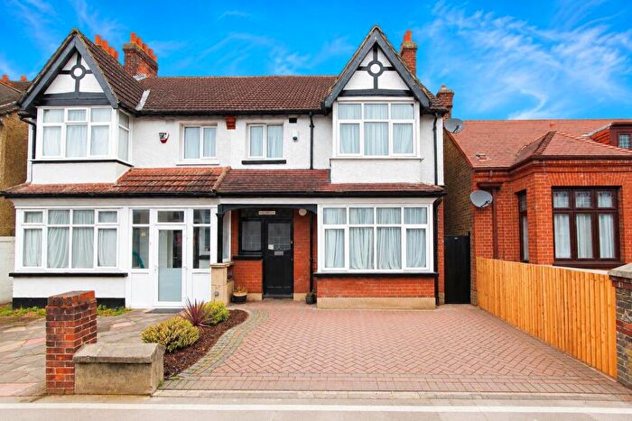 3 Bedroom Semi-Detached House For Sale In Hackbridge Road, Wallington, SM6