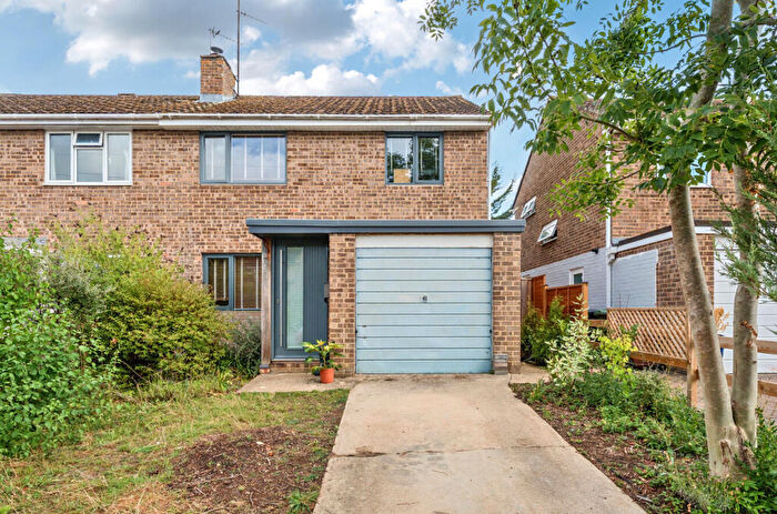 3 Bedroom Semi-Detached House For Sale In Meadow Close, Farmoor, Oxford, OX2