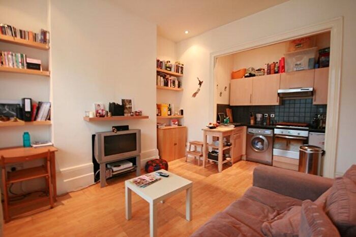 2 Bedroom Flat To Rent In Hartham Road, Islington, N7
