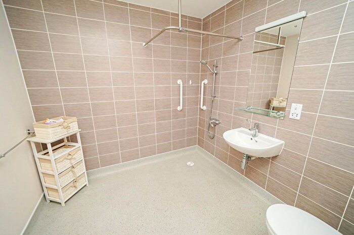 2 Bedroom Flat For Sale In Greenfields, Theedway, Leighton Buzzard, LU7