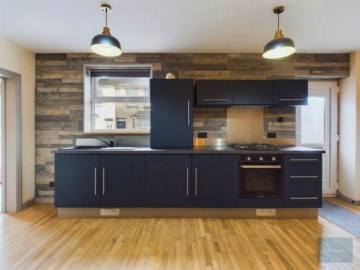 2 Bedroom Flat To Rent In Tresluggan Road, Plymouth, PL5