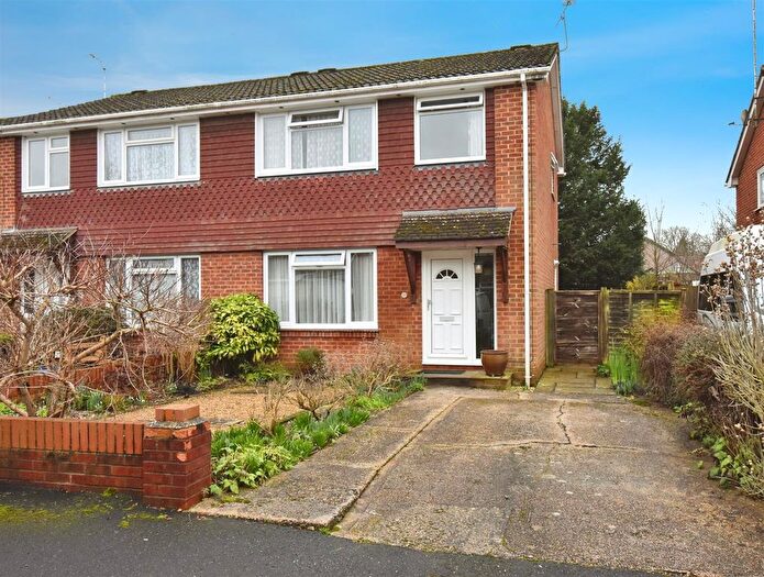 3 Bedroom Semi-detached House For Sale In Southfields Close, Bishops Waltham, Southampton, SO32
