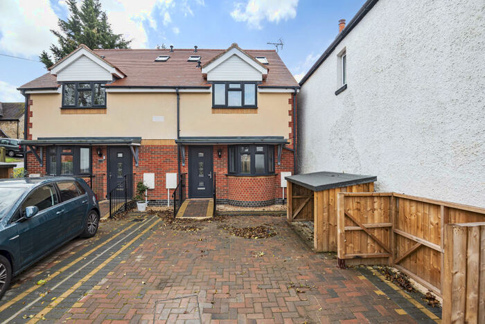3 Bedroom Semi-Detached House To Rent In Old Road, Headington, OX3