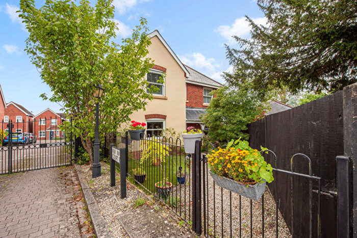4 Bedroom Detached House For Sale In New Inn Court, Sarisbury Green, Southampton, SO31