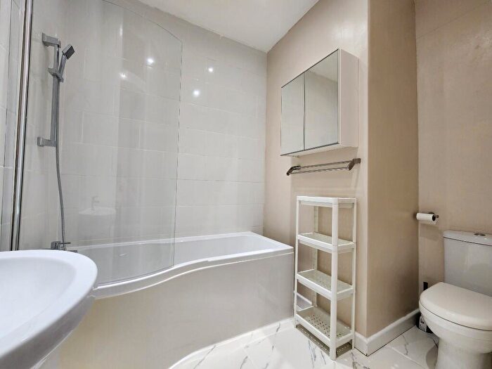 2 Bedroom Flat To Rent In Dixon Avenue, Glasgow, Glasgow, G42