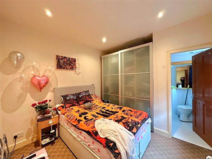 1 Bedroom Apartment To Rent In Holyhead Road, Bangor, Gwynedd, LL57