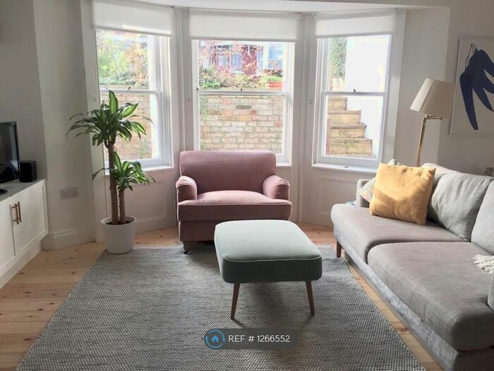 2 Bedroom Flat To Rent In Queens Road, Twickenham TW1