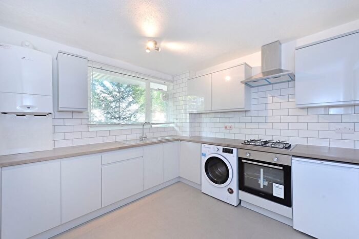 3 Bedroom Maisonette To Rent In Carlton Drive, London, SW15