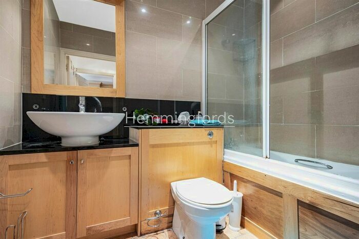 2 Bedroom Flat To Rent In Goswell Road, Clerkenwell, EC1V