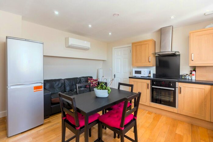 3 Bedroom Apartment To Rent In Camden Road, Holloway, London, N7