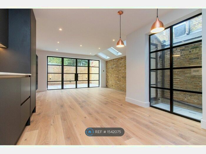 2 Bedroom Flat To Rent In Clapham South, London, SW12