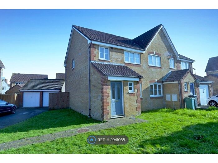 3 Bedroom Semi-Detached House To Rent In Seaview Road, Cowes, PO31