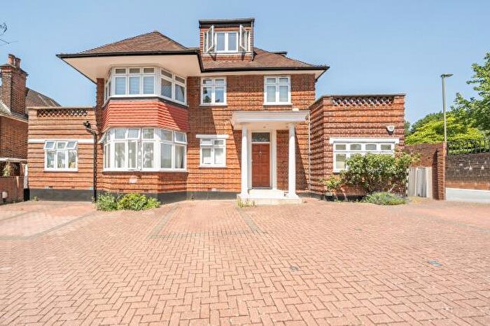 2 Bedroom Apartment For Sale In Holders Hill Road, London, NW4