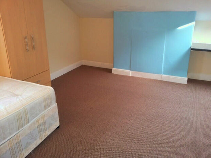 10 Bedroom House To Rent In Regent Park Avenue, Leeds, LS6