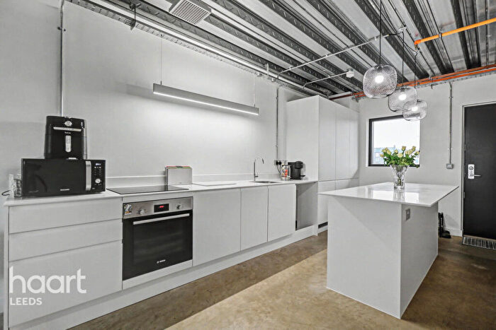 2 Bedroom Apartment For Sale In Happy Walk, Leeds, LS9