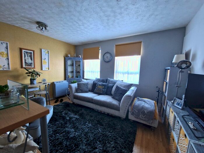 Studio To Rent In Woolwich Close, Southampton, SO31