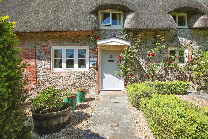 2 Bedroom Character Property For Sale In Tolley Cottages, Chute Cadley, Andover, SP11