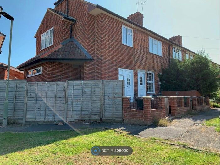 2 Bedroom Flat To Rent In Beaconsfield Road, London, SE9