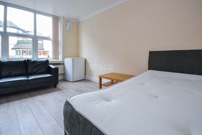 Studio To Rent In London Road, Reading, RG1