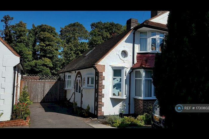 4 Bedroom Semi-Detached House To Rent In Links Way, Beckenham, BR3