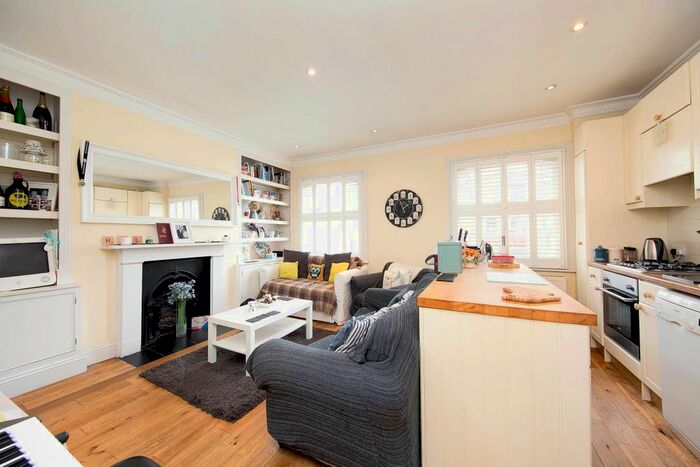 2 Bedroom Flat To Rent In Chiswick High Road, London, W4