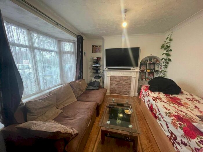 3 Bedroom Semi-Detached House To Rent In Southall Lane, Cranford, Hounslow, TW5