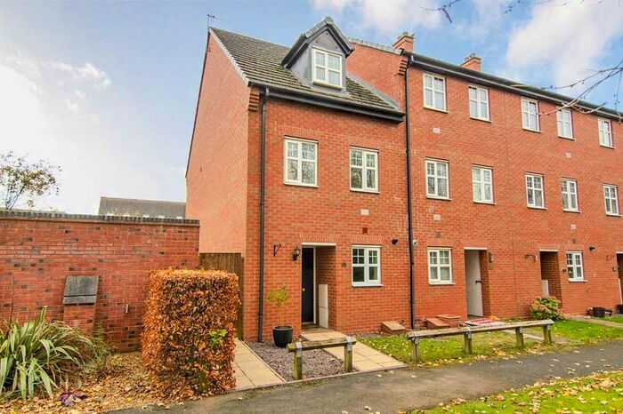 3 Bedroom Town House To Rent In Nelson Close, Lichfield, WS14