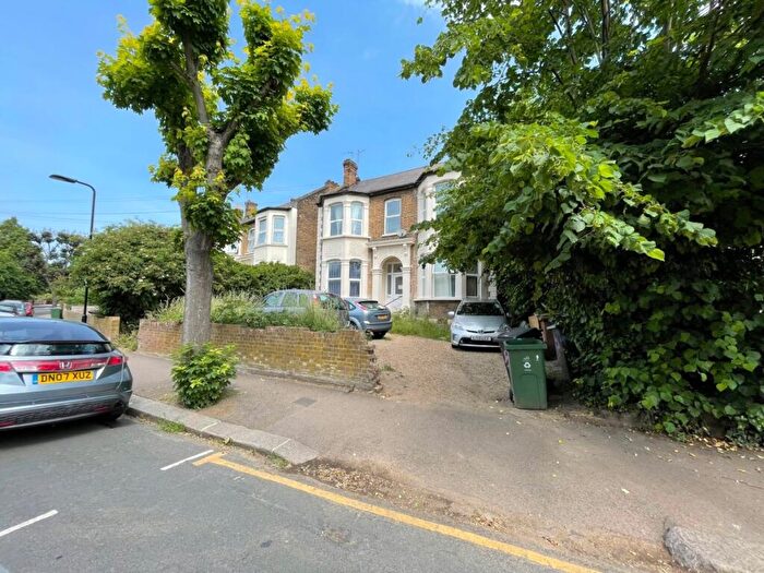 4 Bedroom Flat To Rent In Bulwer Road, Leytonstone, E11