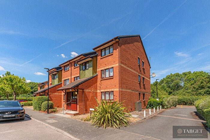 1 Bedroom Flat For Sale In Maltby Drive, EN1