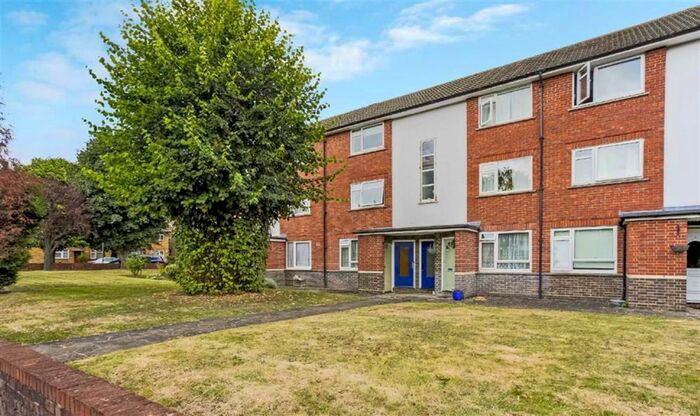 2 Bedroom Maisonette To Rent In Stanley Road, Sutton SM2
