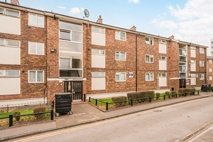 3 Bedroom Flat For Sale In Barnardo Gardens, Barnardo Street, London, E1